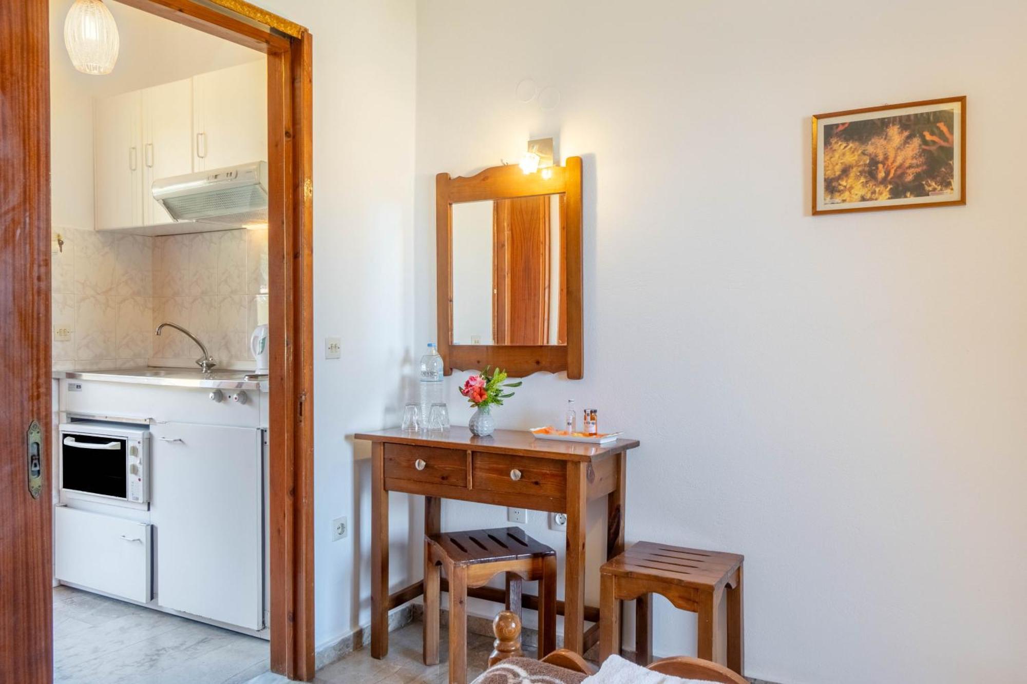 Mires House Side First Floor 9 Apartment *